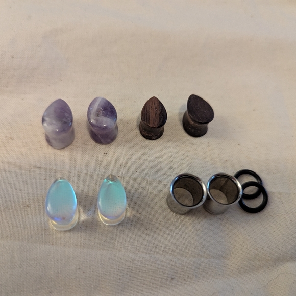 4 pairs 00g - Picture 2 of 4